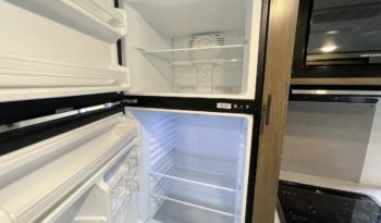 2021 Avenger 24RLS full