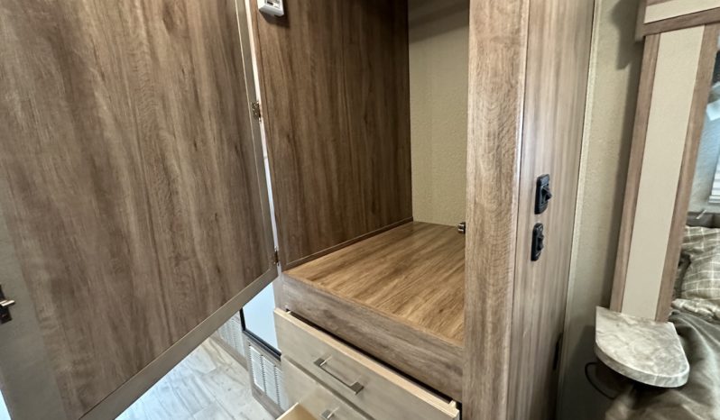 2019 Entegra Coach Odyssey 26D full