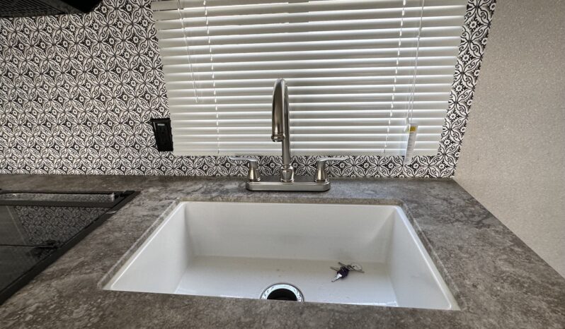 2024 Shasta Oasis 526BH full