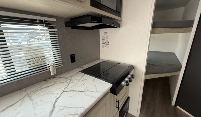 2025 Shasta Oasis I-5 525BHS full
