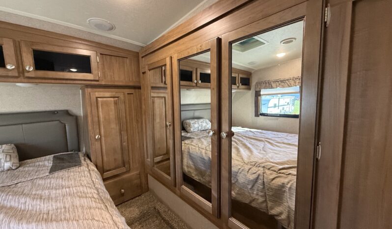 2019 Flagstaff 526RLWS full