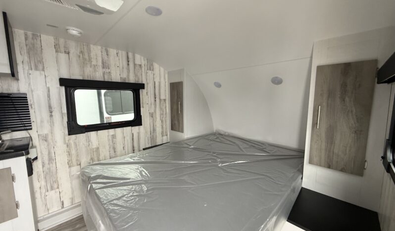2025 Travel Lite Rove XL 17FQ full