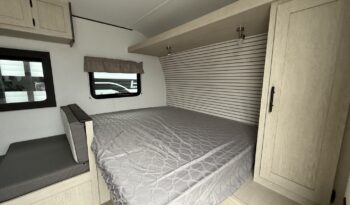 2025 Shasta Oasis SST18DBL full
