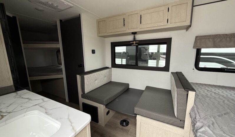 2025 Shasta Oasis SST18DBL full