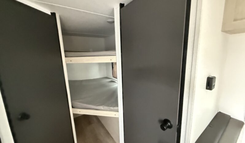 2025 Shasta Oasis SST18DBL full