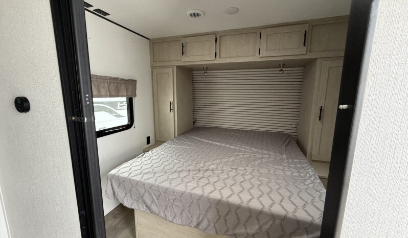 2025 Shasta Oasis I-5 526RBS full