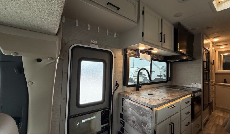 2023 Thor Four Winds 24LT full