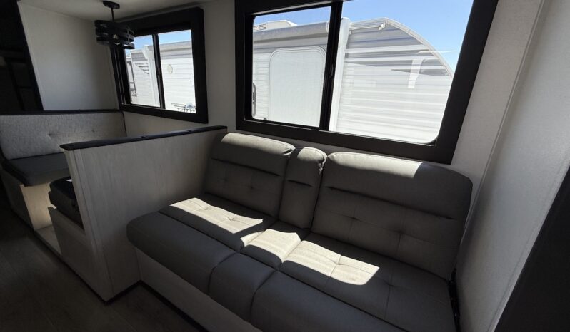 2025 Shasta Oasis I-5 526DB full