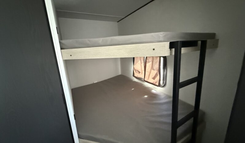 2025 Shasta Oasis I-5 526DB full