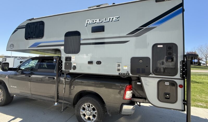 2025 Palomino Real Lite HS-1806 full