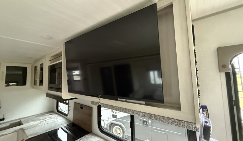 2024 Forest River Grand Surveyor 253RLS full