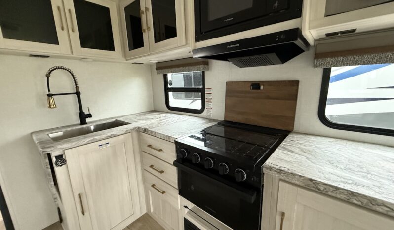 2024 Forest River Grand Surveyor 253RLS full