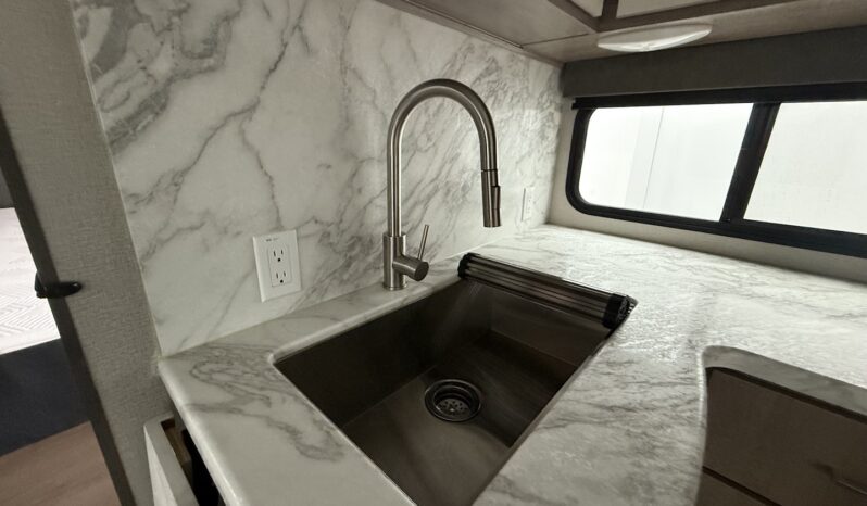 2023 Grand Design Imagine 2800BH full